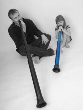 Teleskopické didgeridoo vs. postavy